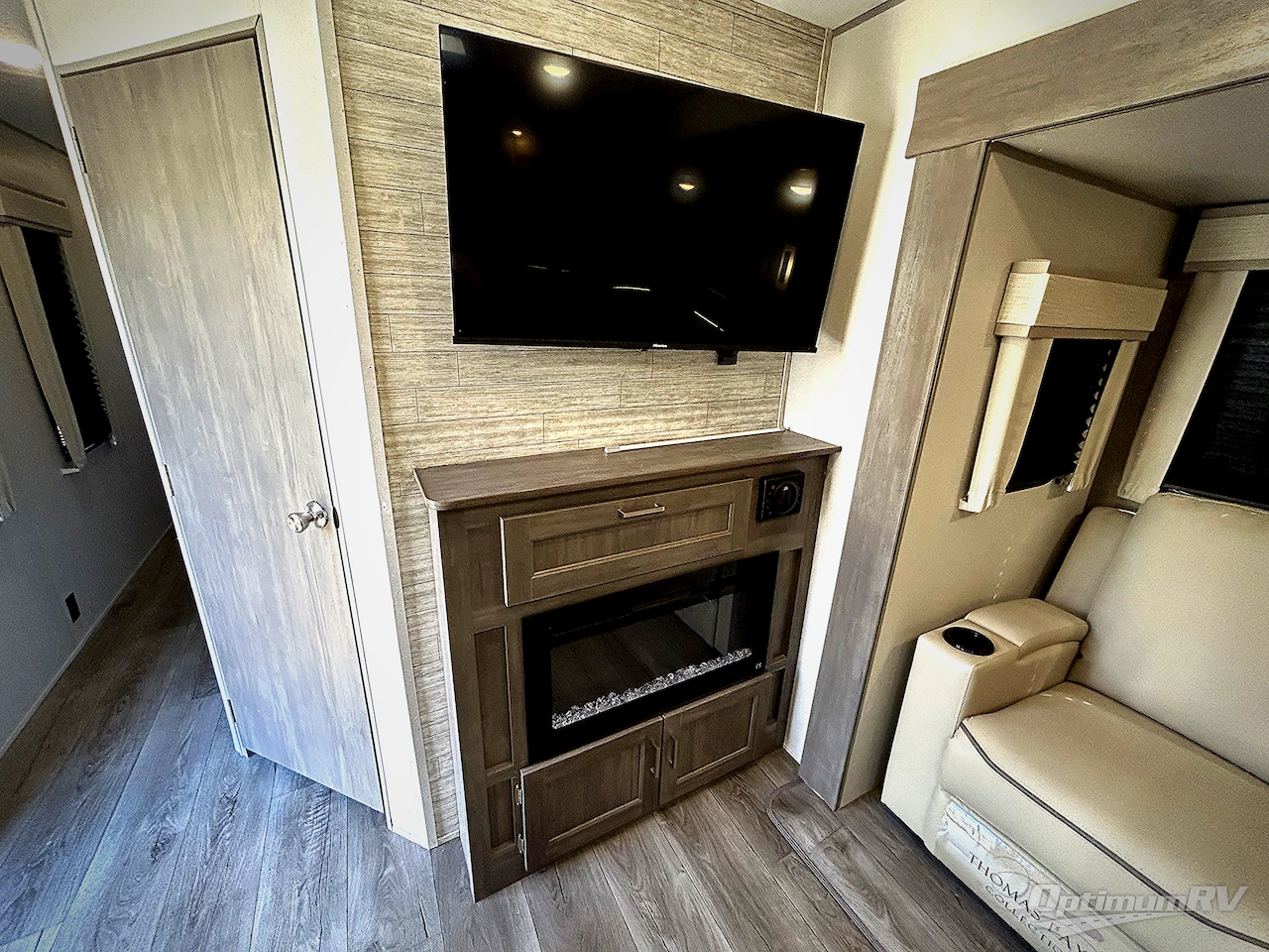 2024 Coachmen Catalina Destination Series 39FKTS Photo 8