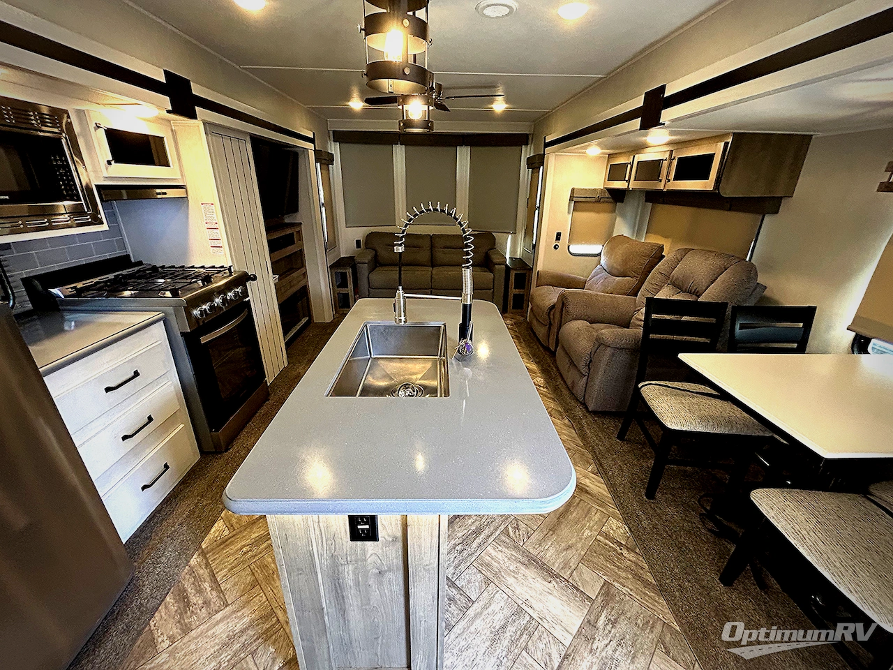 2023 Palomino Puma Destination 37PFL Photo 4