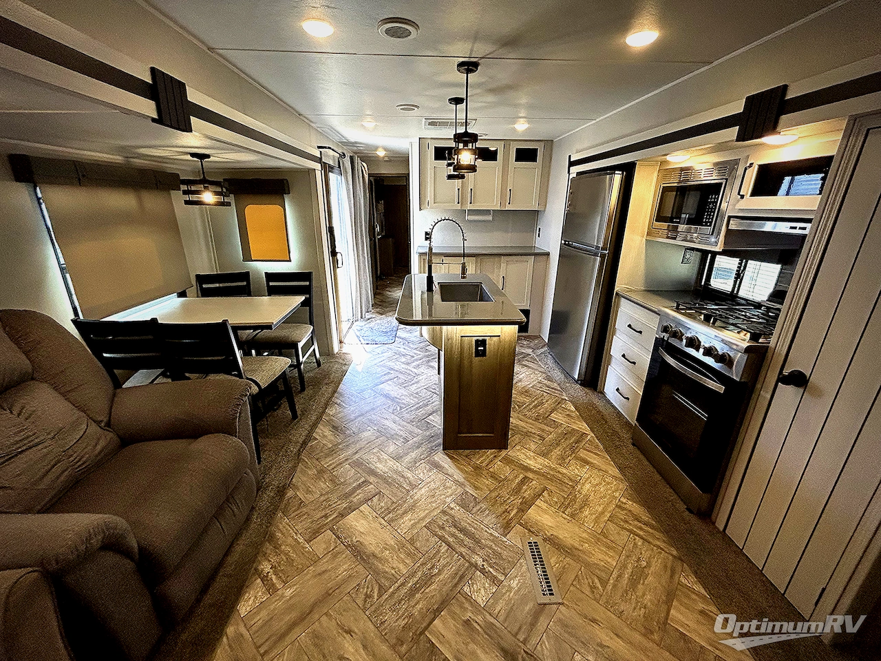 2023 Palomino Puma Destination 37PFL Photo 5