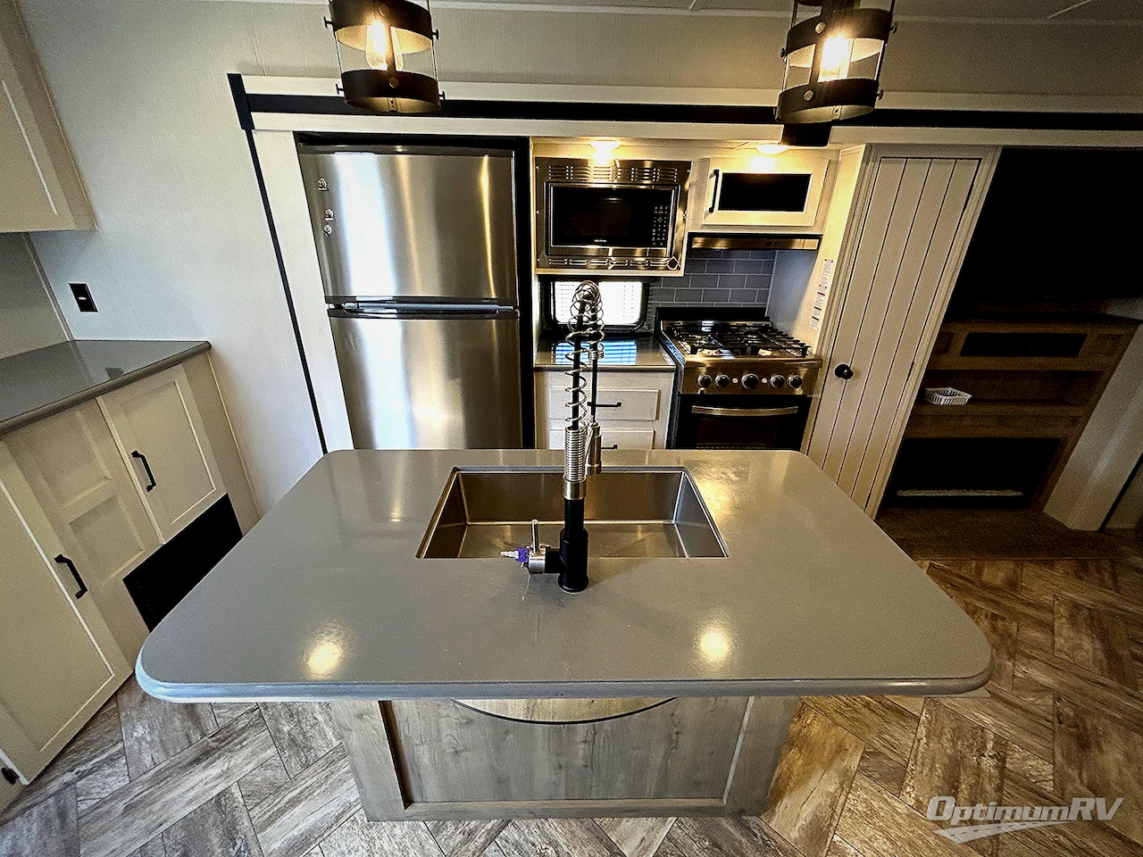 2023 Palomino Puma Destination 37PFL Photo 6