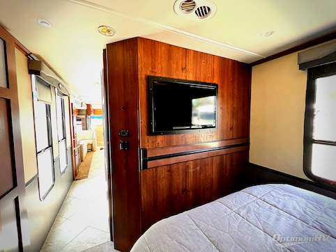 2014 Fleetwood Excursion 35B RV Photo 4